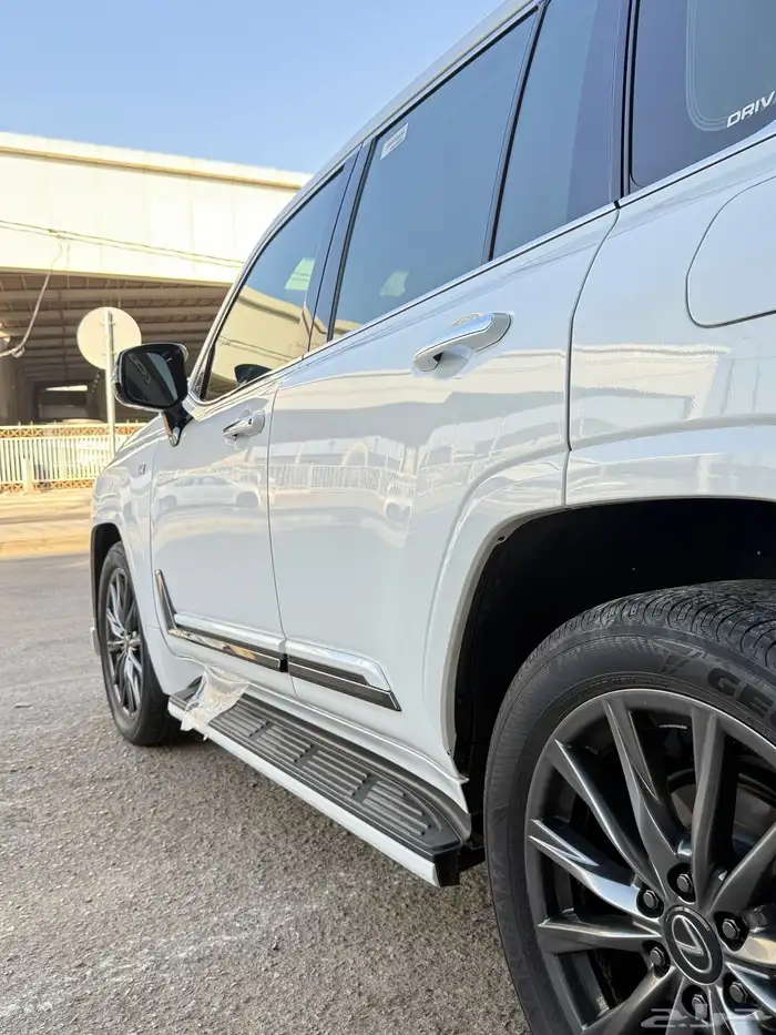 لكزس LX600 2024 عداد 50 الف وارد الساير اف سبورت 8