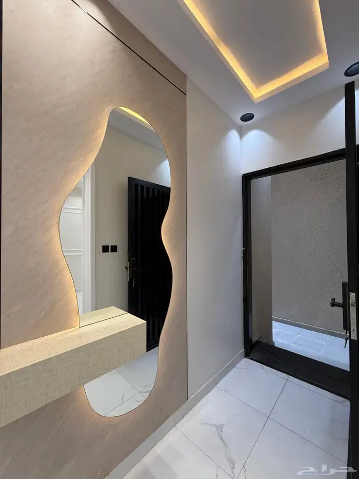 للبيع دور ارضي 6 غرف بحوش حي الأسكان طريق أبها الخميس 18
