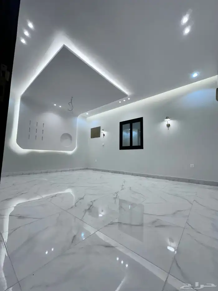 ملحق للبيع مساحه كبيره يقبل البنك حي الروابي 12