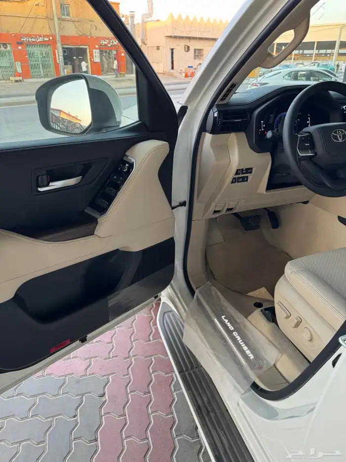 تويوتا لاندكروزر GXR4 بنزين 2025 7