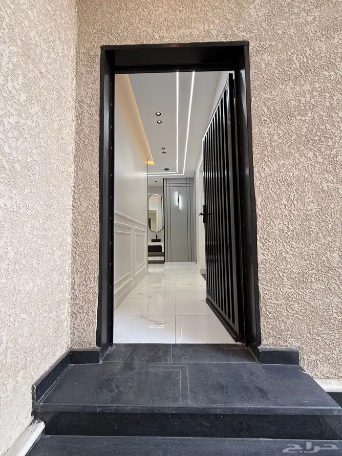 للبيع دور ارضي 6 غرف بحوش حي الأسكان طريق أبها الخميس 3