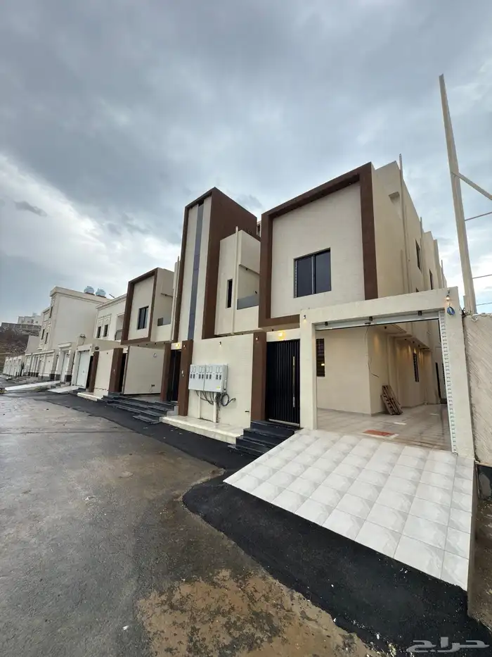 للبيع شقق سكنيه فاخرة ب ابها حى الزهور موقع مميز ب 520 الف 0
