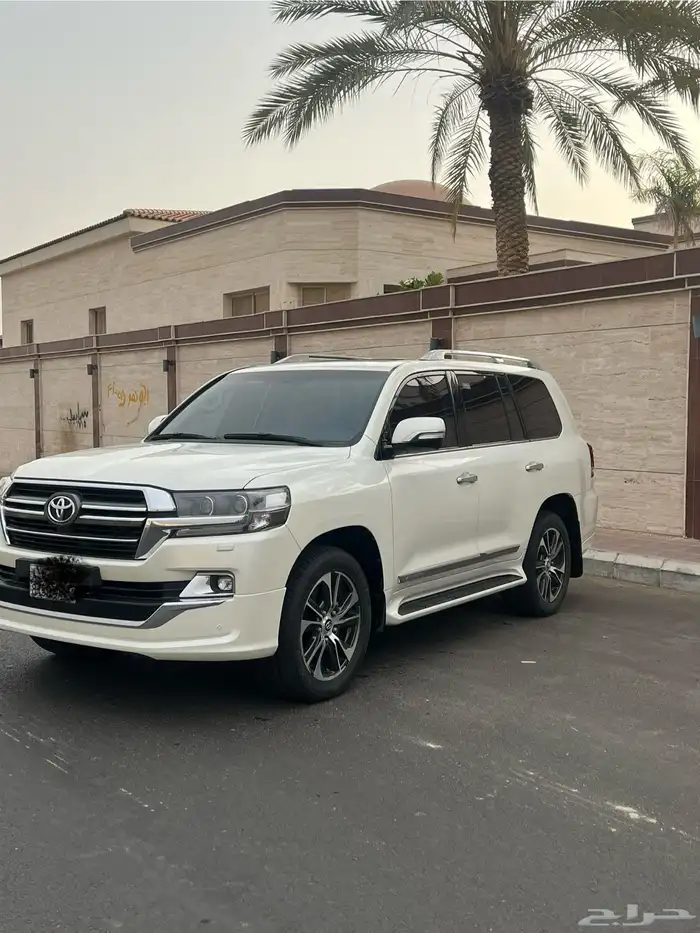 لاندكروزر 2020 GXR V8 1