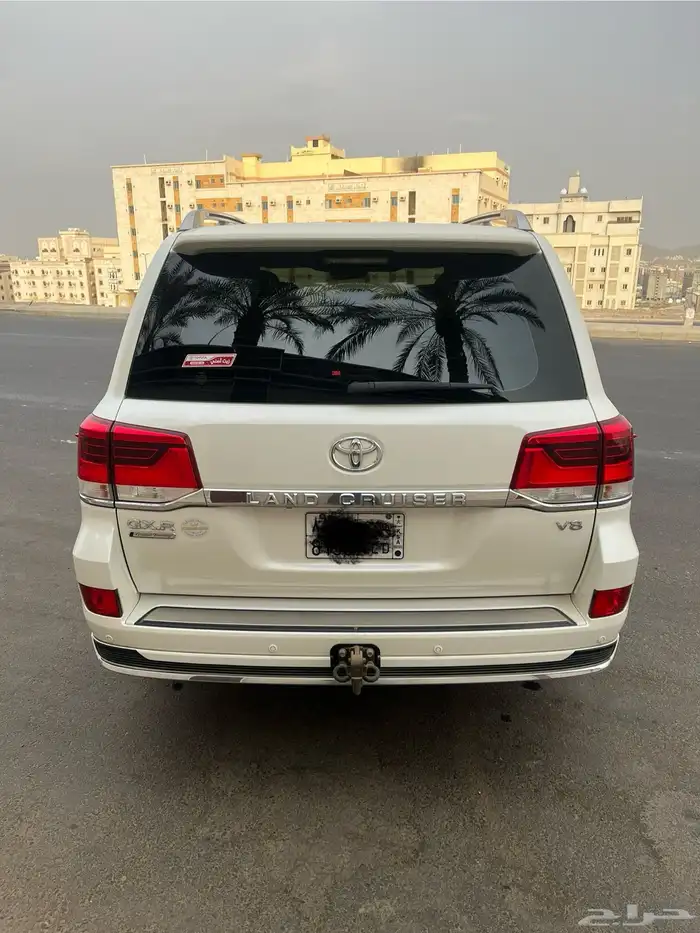 لاندكروزر 2020 GXR V8 5