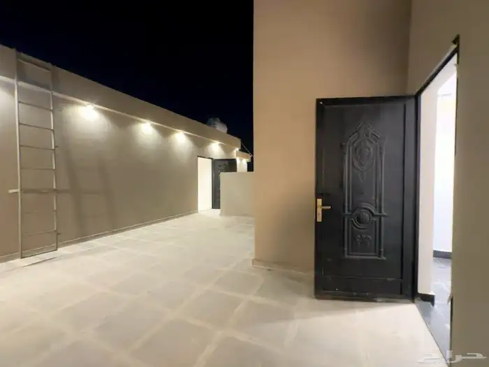 ادوار للبيع بموقع  متميزة وتشطيب vip 23