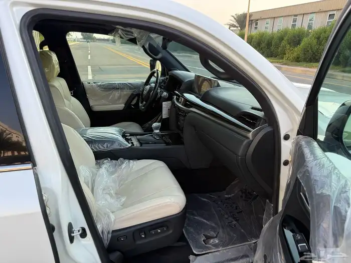لكزس LX570 فل كامل سبورت مخزن 2019 16