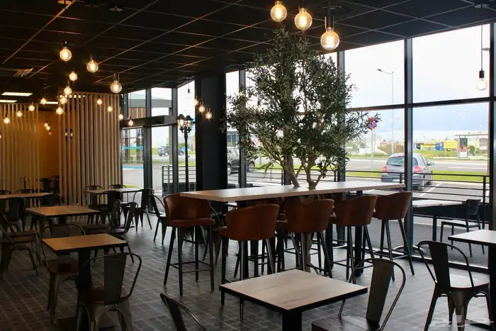 درايف ثرو مشروع (علامة تجارية) فرنشايز 8