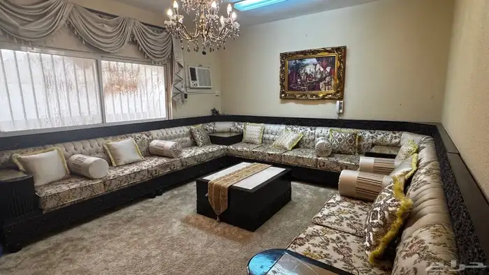 مجلس مغربي مع طاوله وثريا ولوحه 0