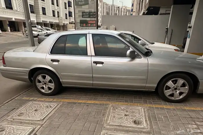 فورد كراون فكتوريا 2003 6
