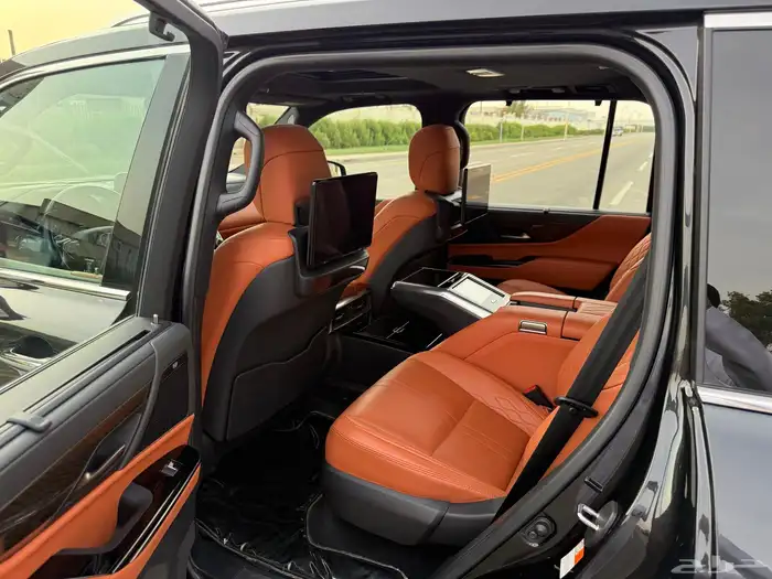 جيب لكزس LX600 2022 VIP - سعودي ضمان وصيانه مجانيه 34
