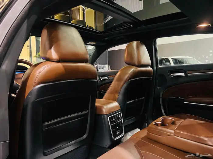 كرايزلر 2021 C300 V6 فل (بحالة ممتازة) 7