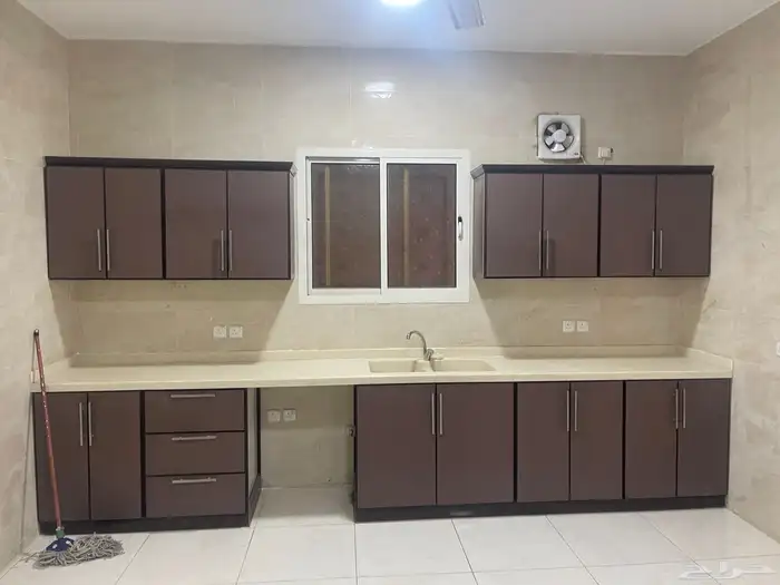 شقة عزاب للايجار و محلات للإيجار بحي الأخضر بتبوك 1