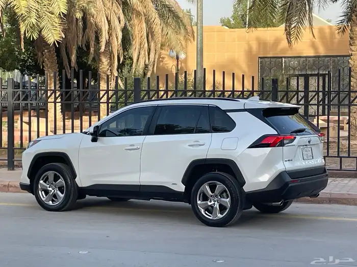 تويوتا راف فور 2023 XLE هايبرد نظيف جدا بحال الوكاله 10