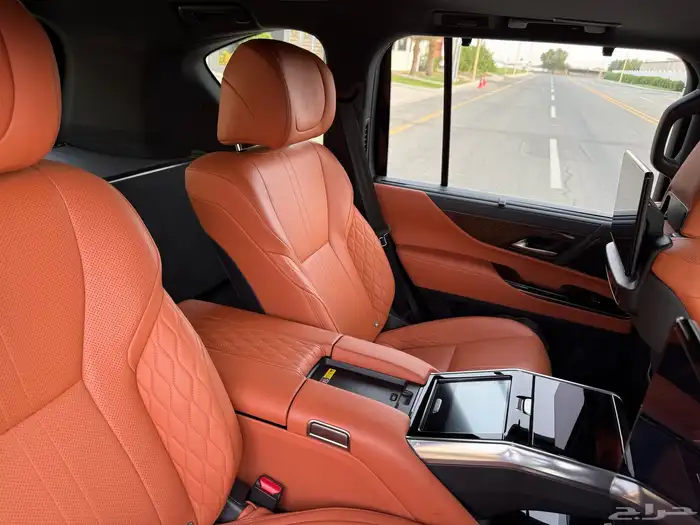 جيب لكزس LX600 2022 VIP - سعودي ضمان وصيانه مجانيه 20