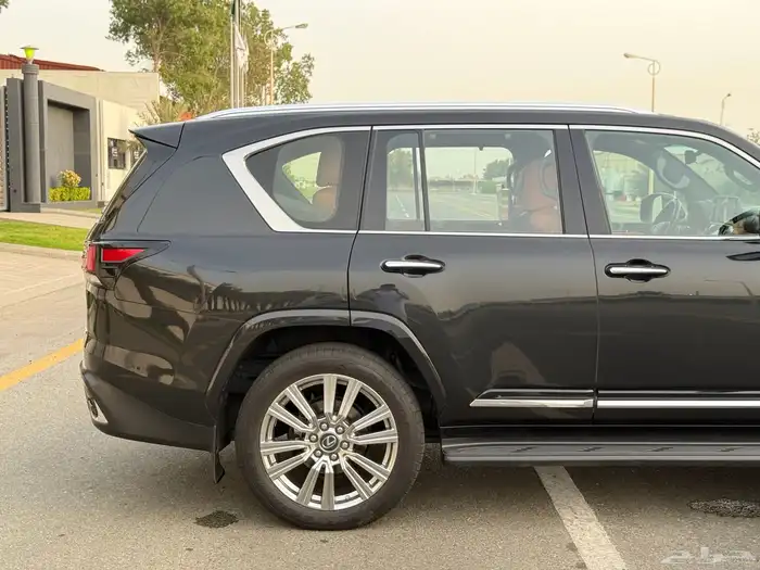 جيب لكزس LX600 2022 VIP - سعودي ضمان وصيانه مجانيه 13