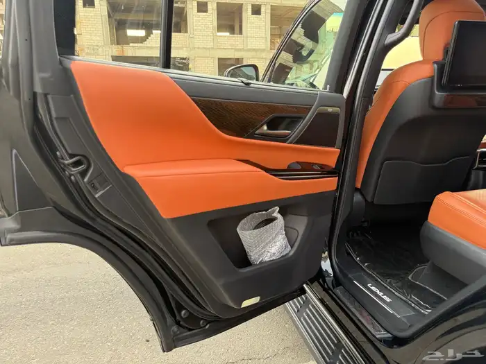 جيب لكزس LX600 2022 VIP - سعودي ضمان وصيانه مجانيه 33