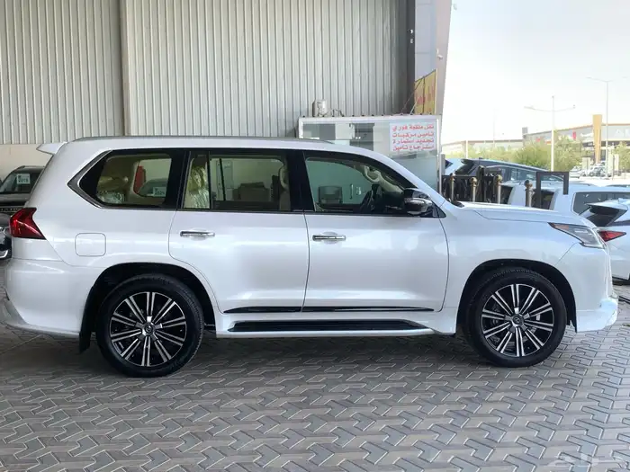 للكزس LX570 سعودي 2020 3