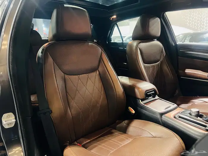 كرايزلر 2021 C300 V6 فل (بحالة ممتازة) 8