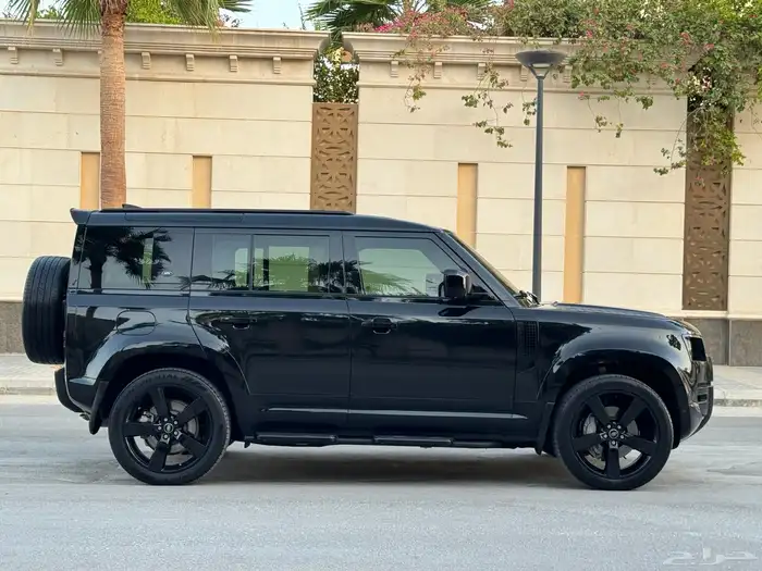 لاند روفر ديفندر P400 موديل 2023 تشيكات وكاله تحت الضمان 22