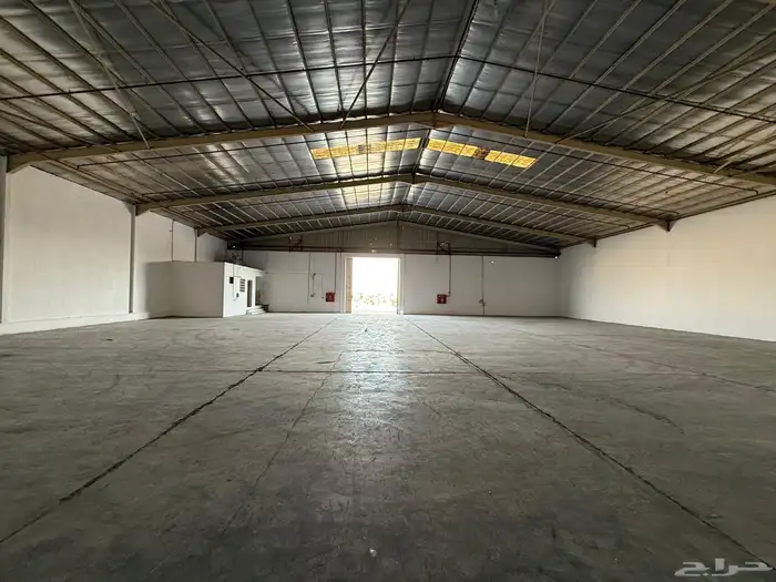 مستودع للإيجار بالسلي مساحة 1085 3