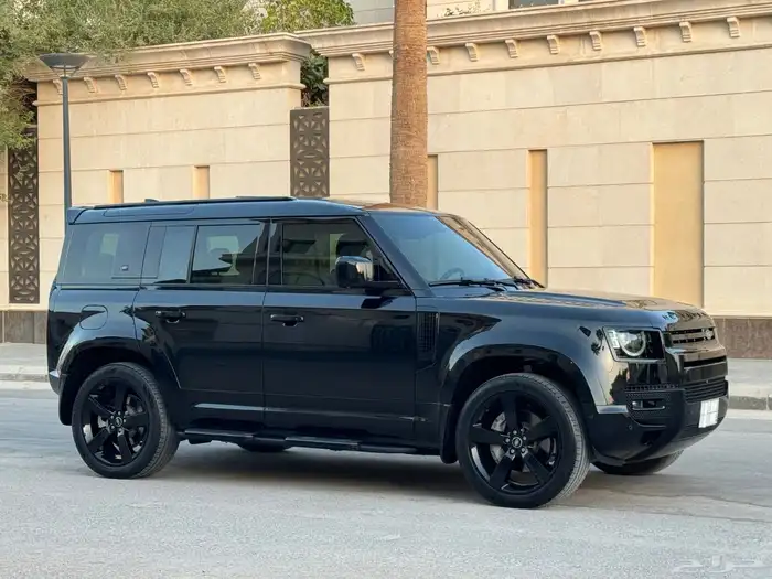 لاند روفر ديفندر P400 موديل 2023 تشيكات وكاله تحت الضمان 24