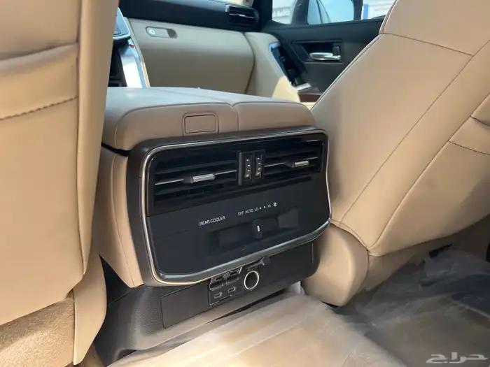 لاندكروزر 2023 GXR-L4 12