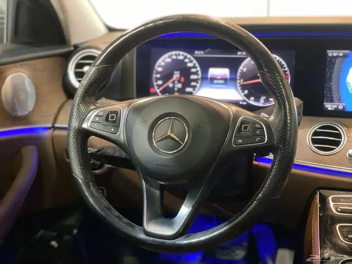 مرسيدس E300 2017 بحاله نظيفة جدا 7