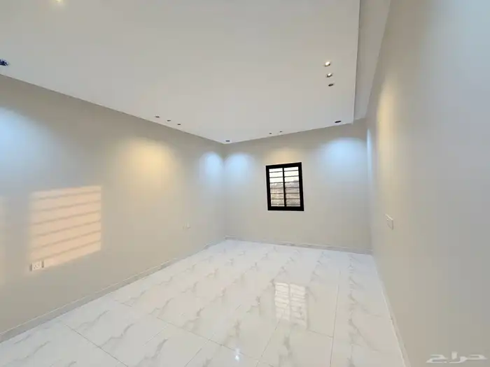 للبيع ادور ارضيه واروف علويه بمدخل سياره ح التضامن 33