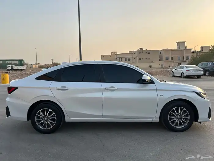 تويوتا يارس مديل 2024 Y 15