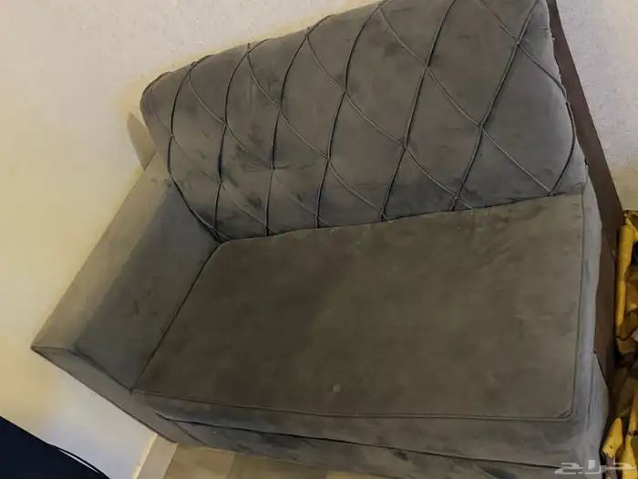 للبيع اثاث مكون من كنب وشاشة ومكيف سبيلت 12
