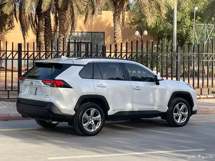 تويوتا راف فور 2023 XLE هايبرد نظيف جدا بحال الوكاله 31