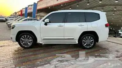 تويوتا لاندكروزر L4 GXR 2023 سعودي 3
