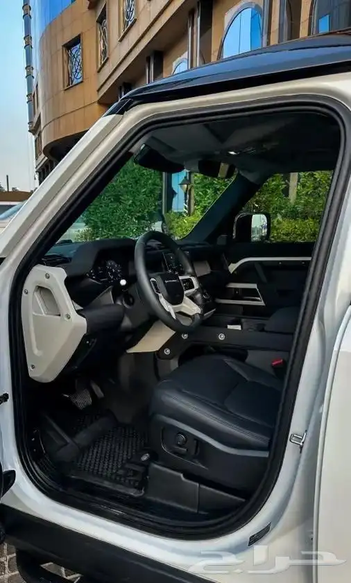 Land Rover Defender 5