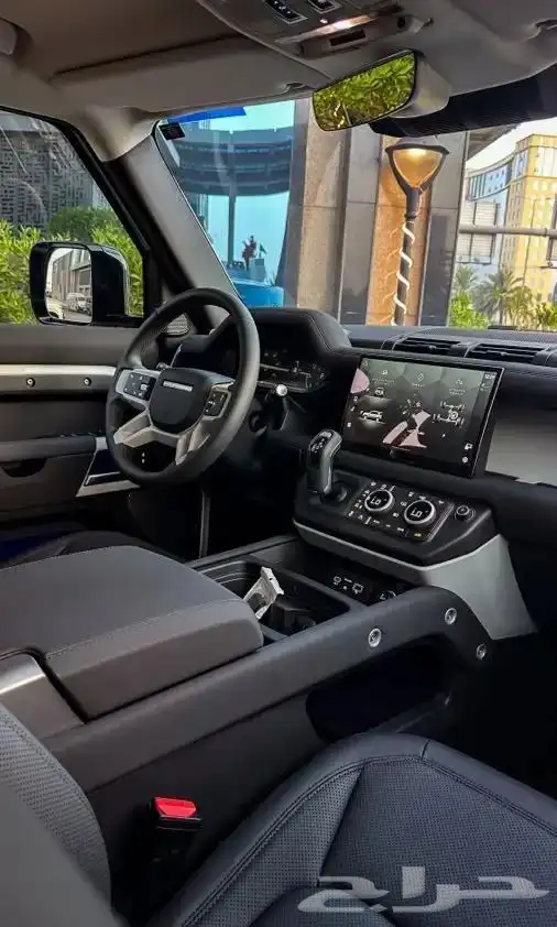 Land Rover Defender 6