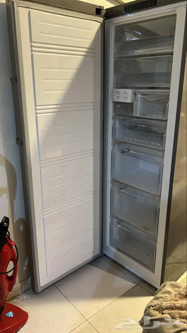 فريزر عمودي بباب واحد سعة 42 لتر من هاس  موديل رقم Hfk112Ssk 1