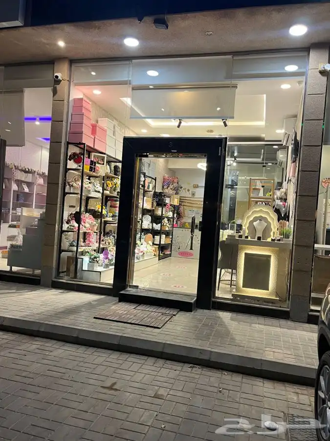 محل التقبيل أو للإيجار 9