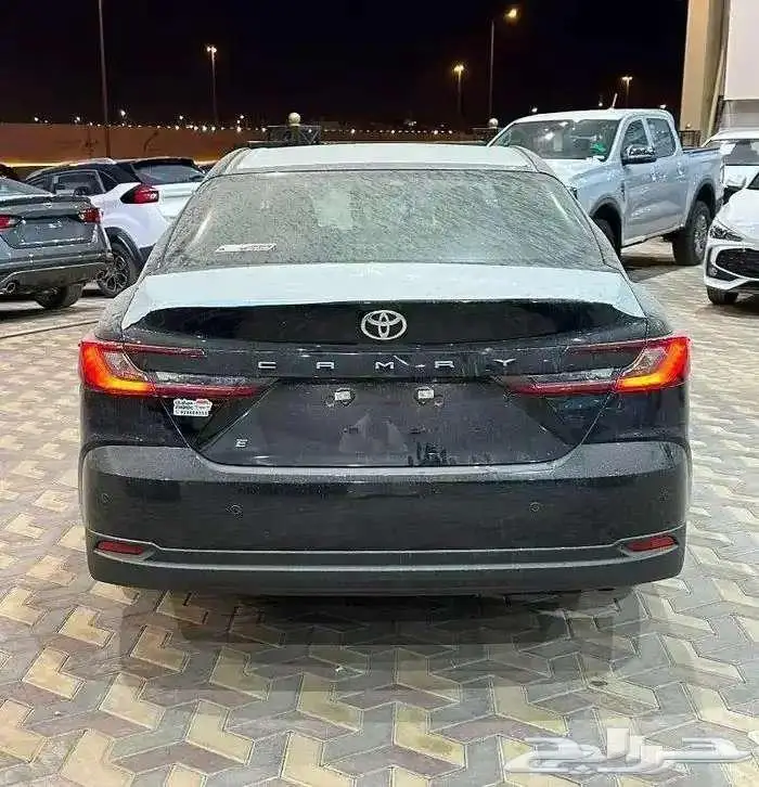 تويوتا كامرى استاندر بنزين سعودى 2025 اسود 3