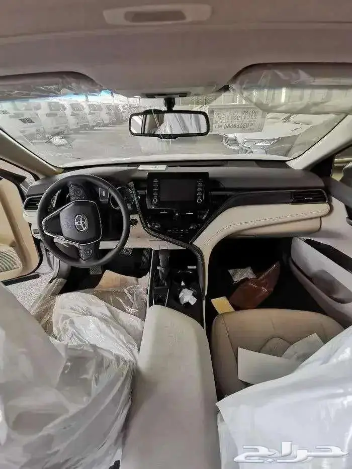 تويوتا كامري GLE بنزين 2022 متوفر لدى الحسن 6