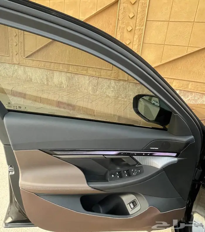 BMW520 موديل 2025 ممشي 5000 كم عرض خاص شامل اللوحات 16