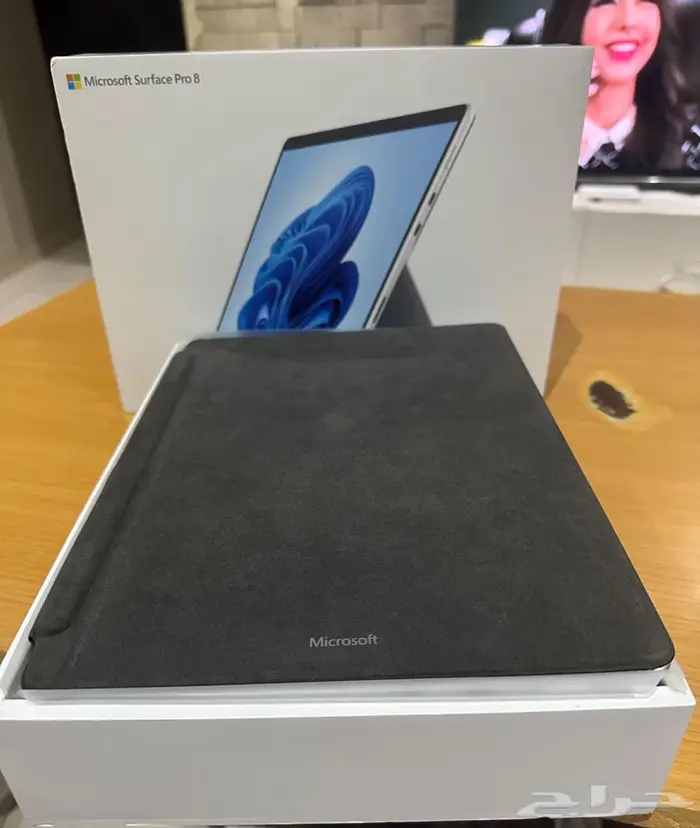 للبيع مايكروسوفت سيرفس pro8 اخو الجديد 10