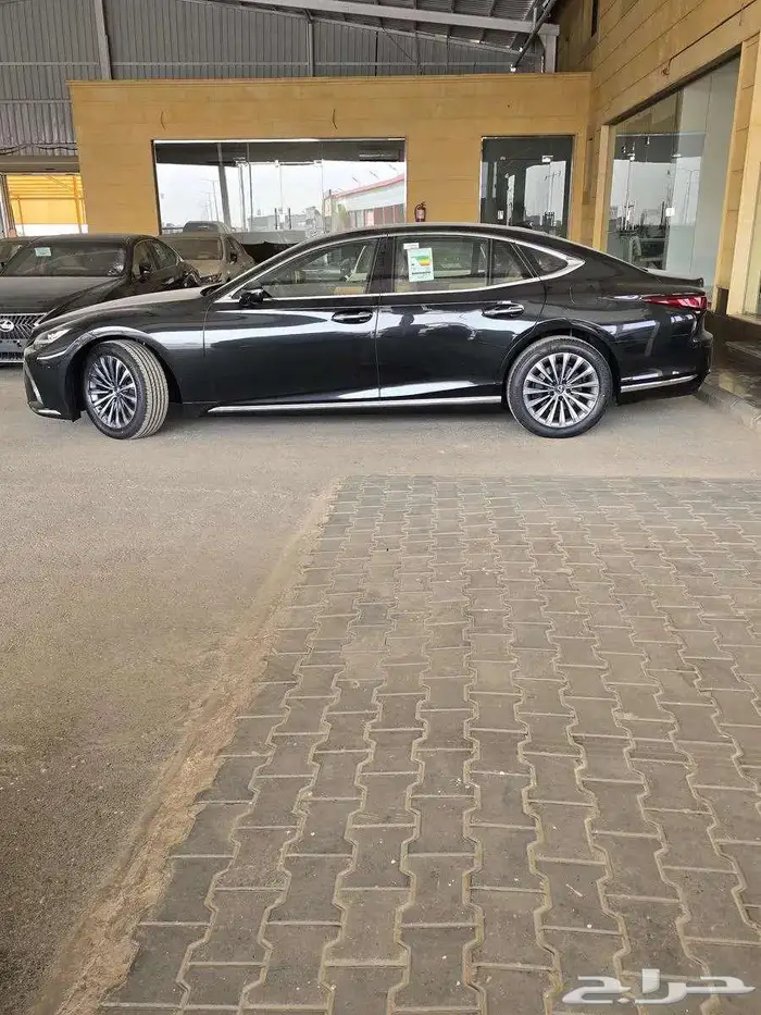 لكزس LS 350 فئة AA خليجي 2025 متوفر لدى الحسن 1