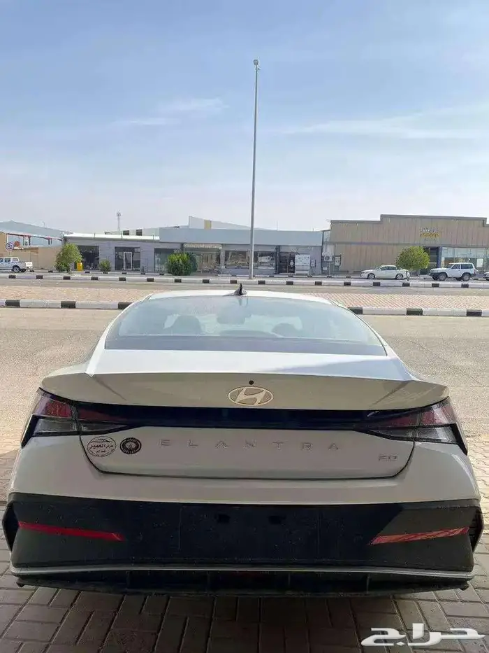 هيونداي إلنترا 2025 سمارت بلاس ابيض ( كاش وبنك ) 5