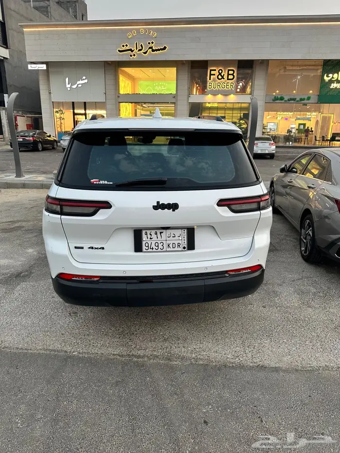 يب جراند شيروكي 4X4 L 2022 التييمات 2