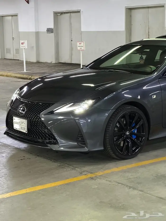 لكزس RCF300 على الضمان 2023 صيانات وكاله شبه جديد 4