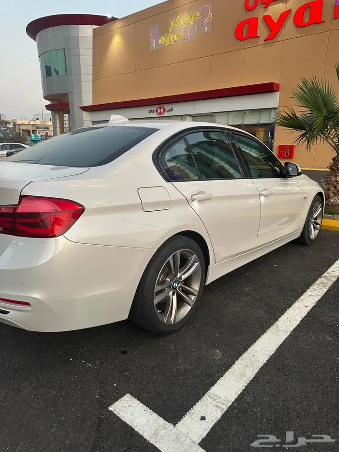 بي ام دبليو 318i 2