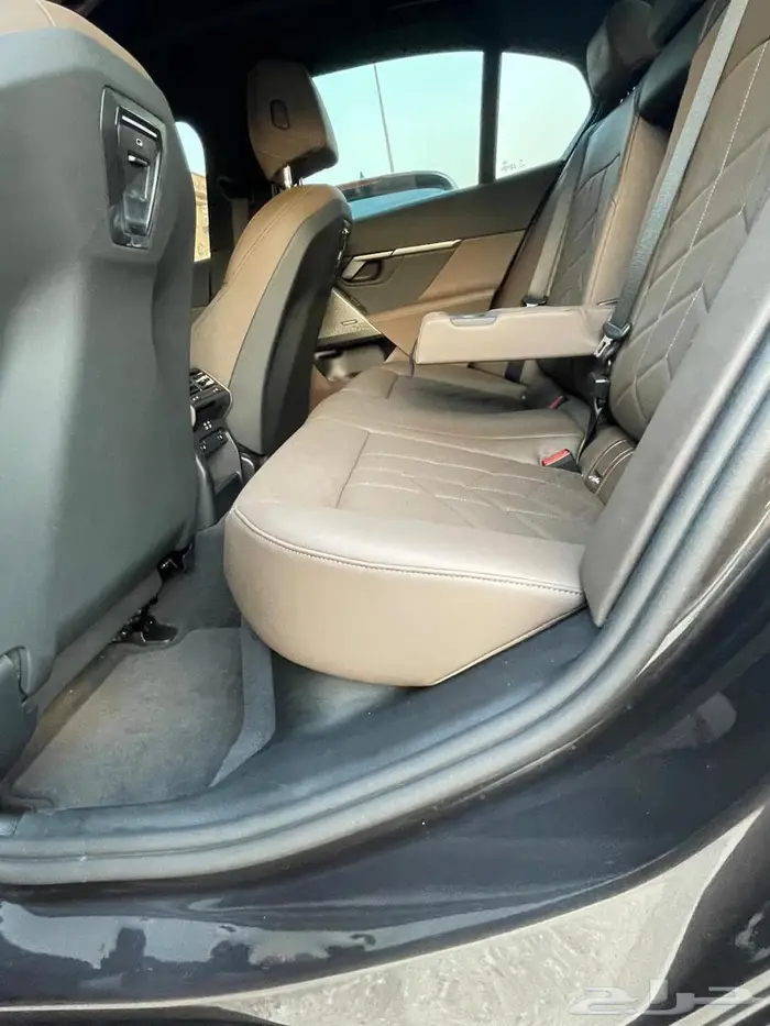 BMW520 موديل 2025 ممشي 5000 كم عرض خاص شامل اللوحات 18