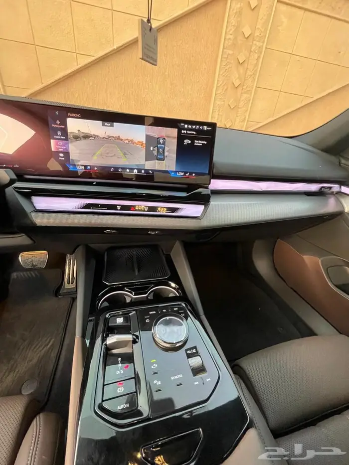 BMW520 موديل 2025 ممشي 5000 كم عرض خاص شامل اللوحات 13
