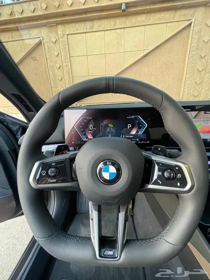 BMW520 موديل 2025 ممشي 5000 كم عرض خاص شامل اللوحات 11