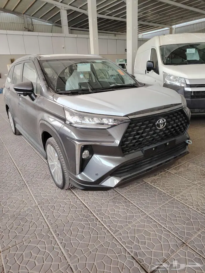 تويوتا فيلوز GLX بنزين 2025 فل كامل لون رصاصي 1