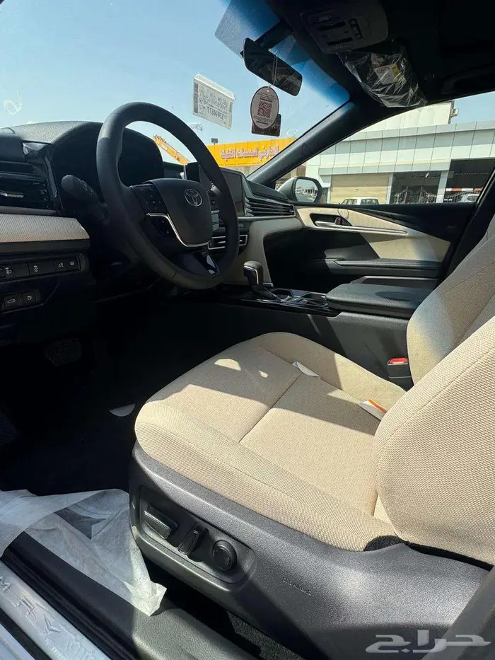 تويوتا كامرى LE هايبرد 2500 cc ابيض موديل 2025 5